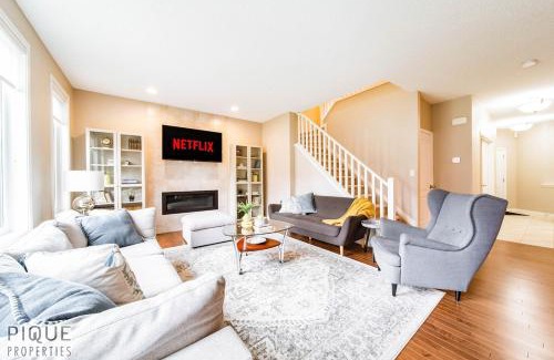 West Edmonton Apartment | Outdoor Oasis-Hottub-BBQ-Firetable-AC-KingBd-85in TV
