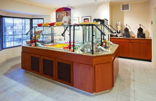 Durham Condo | Outdoor Pool + Free Breakfast | Close to Duke University Medical Center