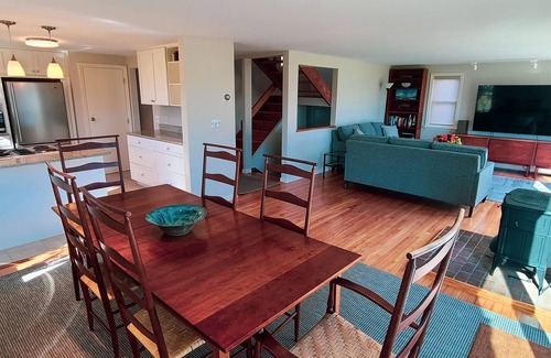 Off Broadway House | Outfield Retreat