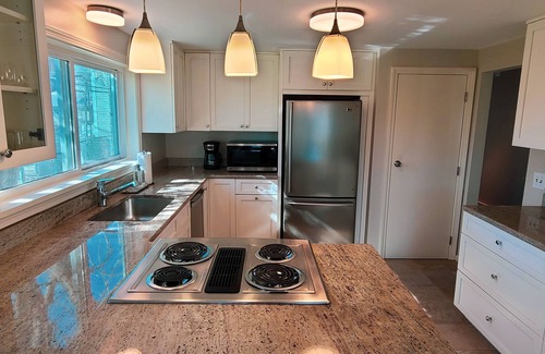 Off Broadway House | Outfield Retreat
