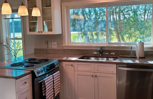 Off Broadway House | Outfield Retreat