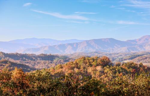 Whittier Hotel | Outland Chalet & Suites Great Smoky Mountains