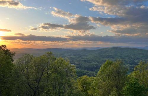 Brasstown House | Outlaw Mountain Lodge Fire Pit and Panoramic Views!