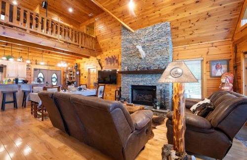 Brasstown House | Outlaw Mountain Lodge Fire Pit and Panoramic Views!