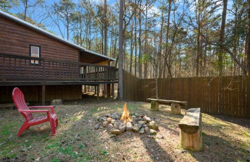 Broken Bow House | Outlaw Rose Cabin - Family Fun with Hot Tub
