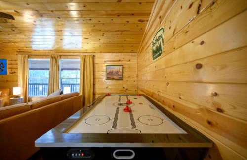 Broken Bow House | Outlaw Rose Cabin - Family Fun with Hot Tub
