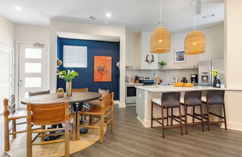 Historic Edgefield House | Outrider 1012 by AvantStay | Close to Broadway + Downtown w/Balcony