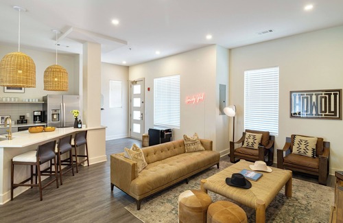 Historic Edgefield House | Outrider 1012 by AvantStay | Close to Broadway + Downtown w/Balcony