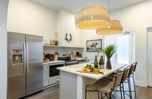 Five Points Apartment | Outrider 1018 by AvantStay Private Balcony Minutes to Broadway Downtown