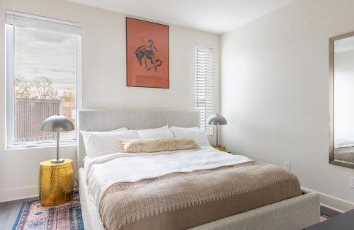 Five Points Apartment | Outrider 1018 by AvantStay Private Balcony Minutes to Broadway Downtown