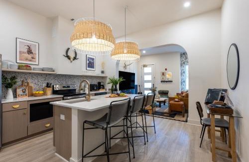 Five Points Apartment | Outrider 102 by AvantStay Private Balcony Near Downtown 5mins to Broadway