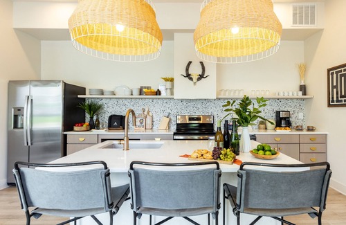 Five Points House | Outrider 103 by AvantStay | Close to Broadway | Private Balcony