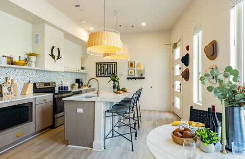 Five Points House | Outrider 103 by AvantStay | Close to Broadway | Private Balcony