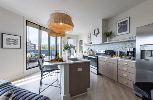 Five Points Apartment | Outrider 105 by AvantStay Near Broadway Downtown