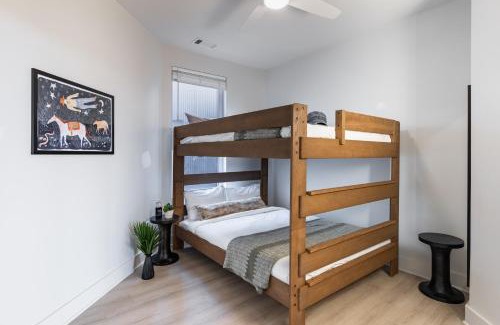 Five Points Apartment | Outrider 105 by AvantStay Near Broadway Downtown