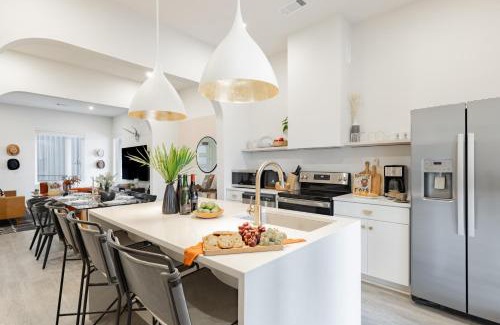 Five Points Apartment | Outrider 110 by AvantStay Private Rooftop Patio 5mins to Broadway