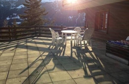 St. Luc Apartment | Outside : flat on the 1st floor of the apartment house with a large south terrace (85sqm), for 6 per