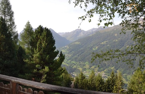 St. Luc Ski Chalet | Outside : three-room attic flat in a chalet, for 4 persons, south-west -Inside : 60 sqm, living, di