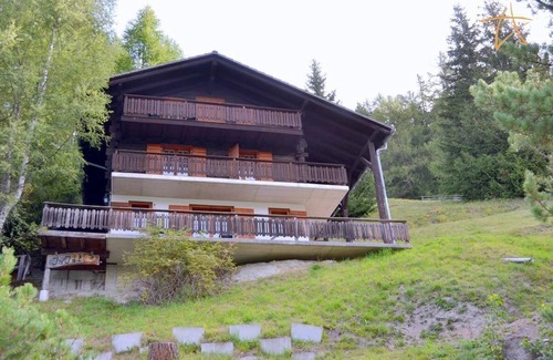 St. Luc Ski Chalet | Outside : three-room attic flat in a chalet, for 4 persons, south-west -Inside : 60 sqm, living, di