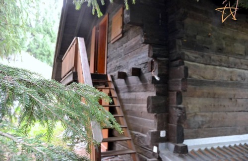 St. Luc Ski Chalet | Outside : three-room attic flat in a chalet, for 4 persons, south-west -Inside : 60 sqm, living, di