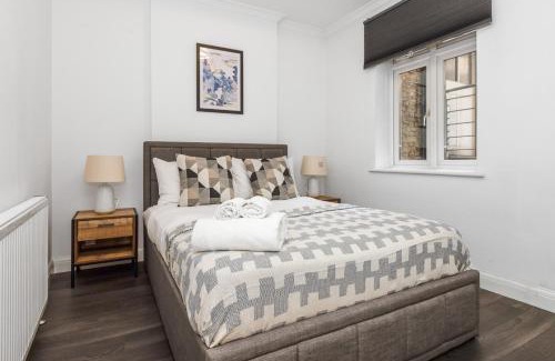 Camden Town with Primrose Hill Apartment | Outstanding 2 Bed Apartment in Central Camden Sleeps 6