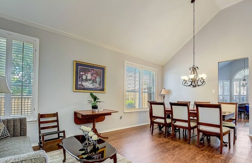 Rowlett House | Outstanding home near lakes & town with park-like backyard, grill & fast WiFi