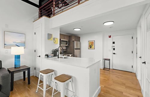 East Orange Apartment | Outstanding Loft ! Free parking ! 30 min to NYC !