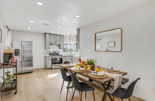Azusa House | Outstanding Relaxing Quiet Vacation House with spacious Backyard - Azusa City