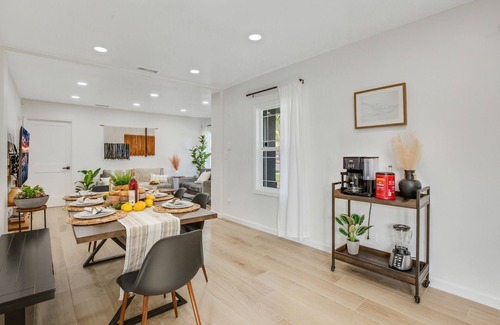 Azusa House | Outstanding Relaxing Quiet Vacation House with spacious Backyard - Azusa City