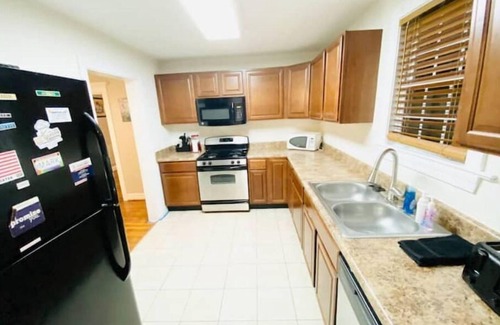 Norfolk House | OV -8beds, 5Tvs, 4bedroom, ask for 30 day discount