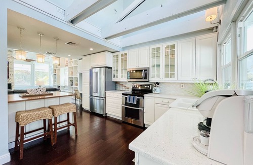 Birch Park Finger Streets House | Over 150 Five star reviews. Original Florida Beach house steps from beach