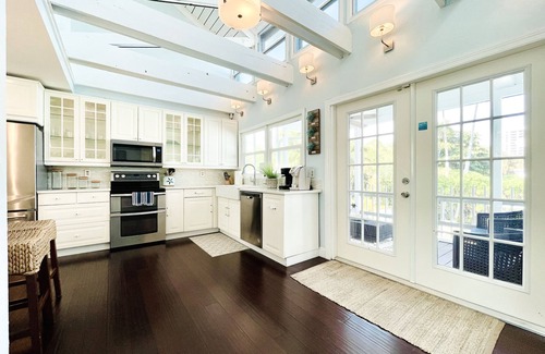 Birch Park Finger Streets House | Over 150 Five star reviews. Original Florida Beach house steps from beach