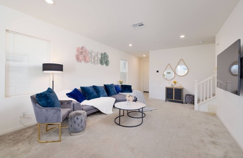 Upland House | Over 2000 SQFT House, Gym, Pool