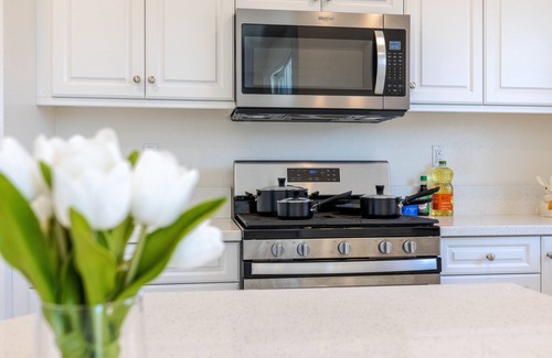 Upland House | Over 2000 SQFT House, Gym, Pool