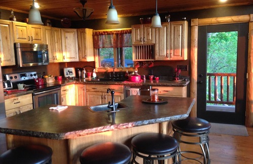 Whittier Cabin | "Over the Edge" Cabin with Amazing Views! Reduced rates for August & September!