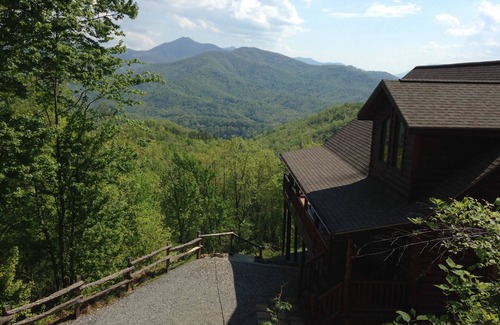 Whittier Cabin | "Over the Edge" Cabin with Amazing Views! Reduced rates for August & September!