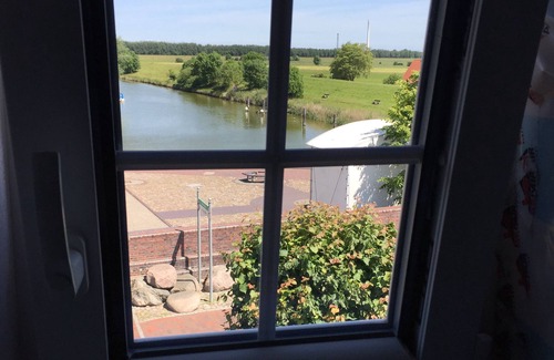 Wangerland Apartment | OVERGROOT, Hooksiel, at the "Old Port", central, modern