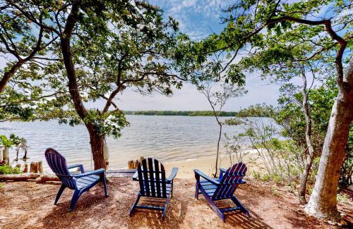 Monomoscoy Island House | Overland Glen