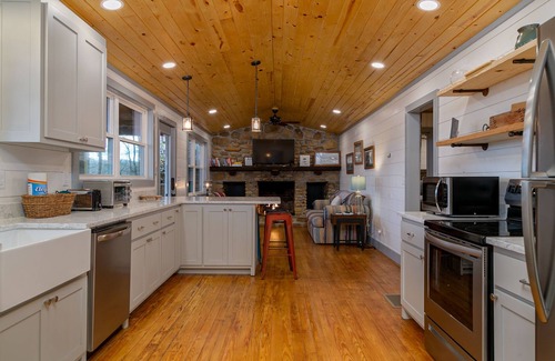 Clarkesville House | Overlook at Lake Burton - Modern rustic home and beautiful views of Lake Burton