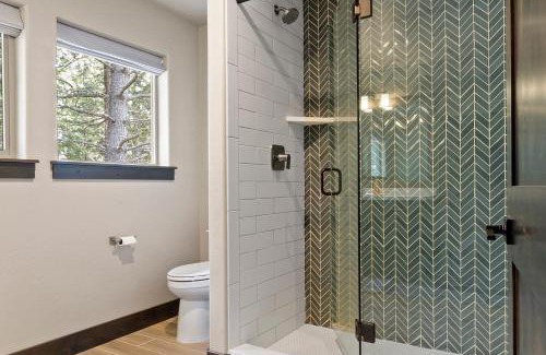 Coeur d'Alene Apartment | Overlooking Lake View with 3 BR Game Room for 12 guests