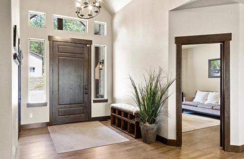 Coeur d'Alene Apartment | Overlooking Lake View with 3 BR Game Room for 12 guests