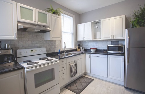 Downtown Apartment | Overlooking Montebello Park