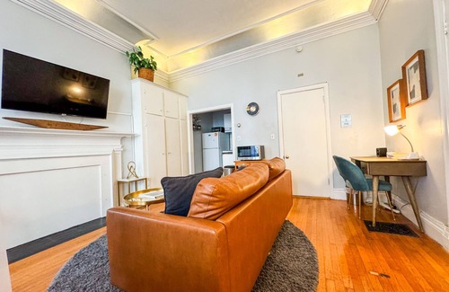 Back Bay Apartment | Oversized Furnished Brwnstone Studio in Back Bay