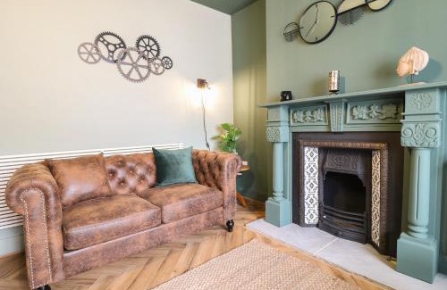 Chesterfield House | Overton