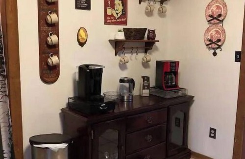 Clarkesville House | Owl Landing Treehouse retreat with firepit. 12 minutes to Helen & Clarkesville!