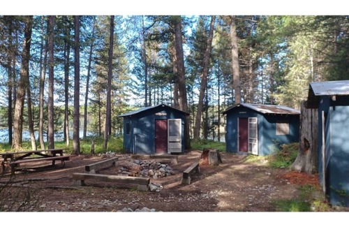 Olney RV Rental | Owl's Nest Cabin 2 / 2 Twins