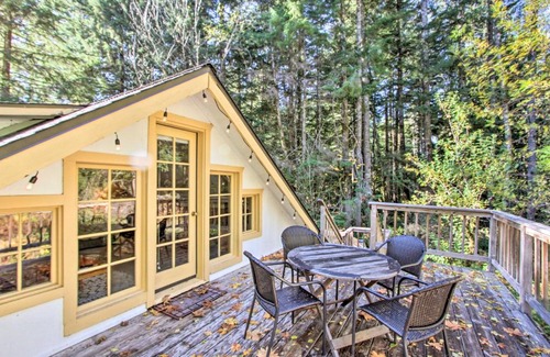 Ashford Apartment | Owls Nest Studio with Hot Tub Hike Nearby!