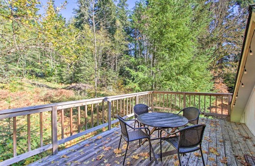 Ashford Apartment | Owls Nest Studio with Hot Tub Hike Nearby!
