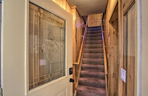 Ashford Apartment | Owls Nest Studio with Hot Tub Hike Nearby!