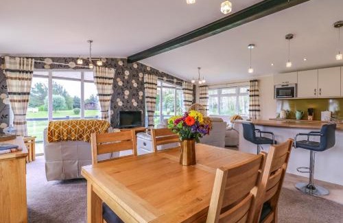 Leiston House | Owls Retreat, Lodge 11